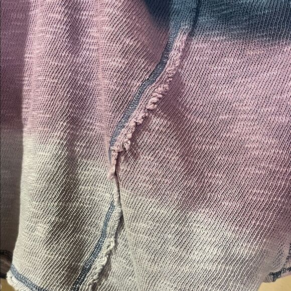 Free People Cropped Distressed V-Neck Top - Picture 4 of 11